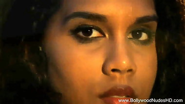 Amazing Bollywood Babe Is So Erotic