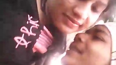 Indian teens outdoor boob suck480p