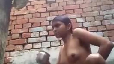 Teen beauty bathing scandle