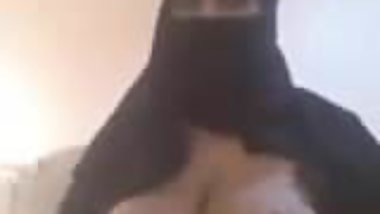 Naughty Muslim Woman Huge Boobs showing