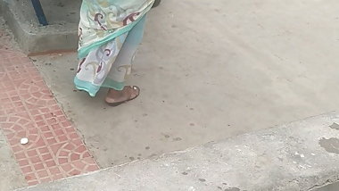 Des Aunty big Ass