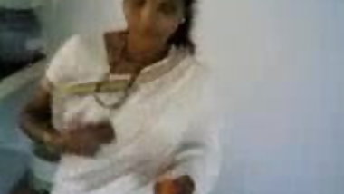 Hot Indian milf looks so seductive