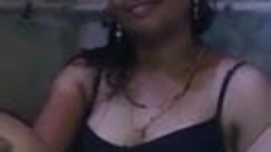 Cute Andhra desi babe showing boobs n pussy