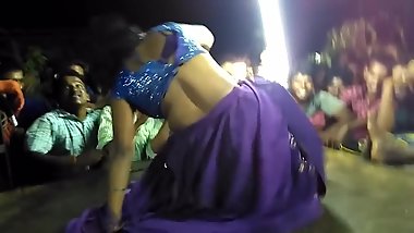 Record dance showing her boobs and pussy