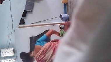 INDIAN - Mallu Aunty bathing and dress change