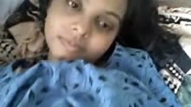 Indian Teen Reveals Her Tits