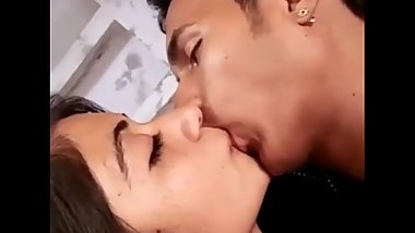 Indian Leak Kissing mms