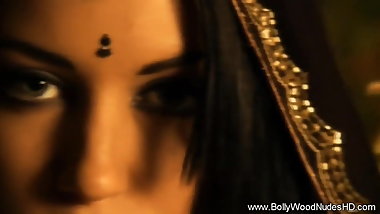 Sexy Erotic Indian MILF
