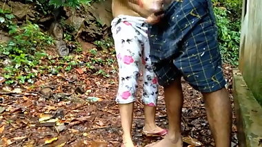 Desi cute bhabi masterbation in her bathroom