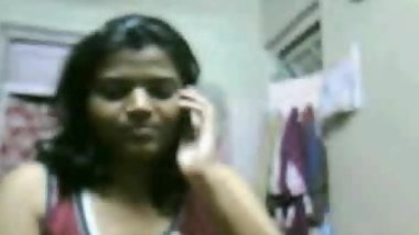 Muscular Hyderabadi Girl Riya Showing Her Tits on Cam