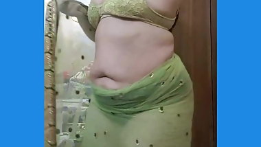 indiansexypooja teasing in saree