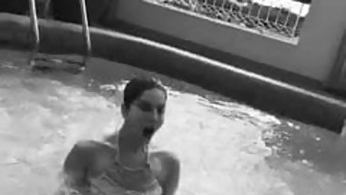 SunnyLeone in Bikini