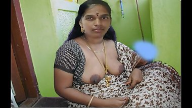 Indian Aunty Boobs Show