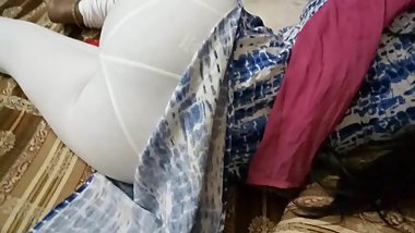 bhabhi ki superb gaand white leggings