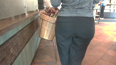 THicK WiDe Ass InDiaN in ScRuBs...!!!