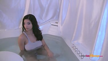Unseen Nude Indian Girl Shanaya In Jacuzzi Playing With Tits