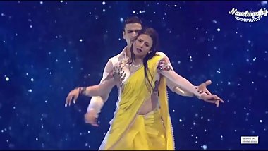 Divyanka tripathi navel treat