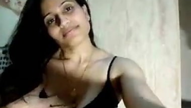 Indian MILF playing around