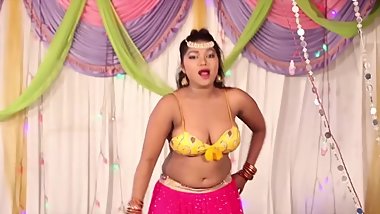 boobs show on stage