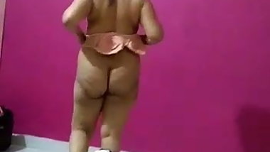 Indian prostitute dressing after fuck