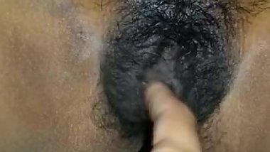 BF teasing desi girlfriend hairy dry pussy with clear audio