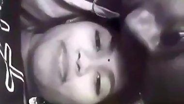 desi beautiful tamil ponnu kissed and boob sucking in park