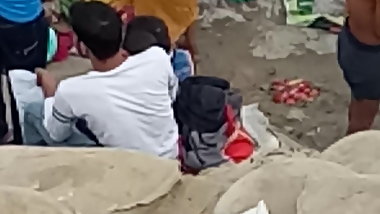 Aunty showin bra in river