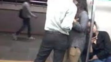22 Desperate Lovers in Delhi Metro Kiss n Boob Press