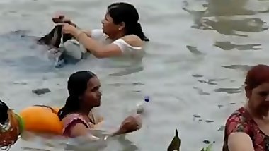 INDIAN - GANGA bathing caught 2