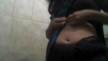 hot bangla vabi stripping in bathroom
