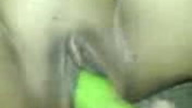 Muslim hijab slut fucked with cucumber