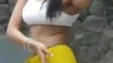 Hot Indian Girl Sexy Dancing