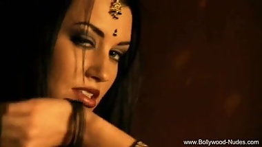 Indian Girlfriend Is Happy To Strip