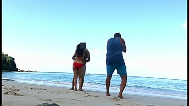 Pankhuri Kunaal invites a stranger at beach to take their hot photos