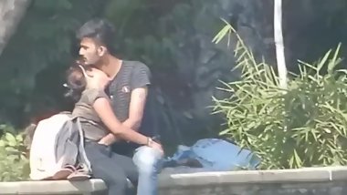 Mumbai powai lake couple