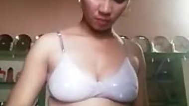 Indian sexy wife inserting banana in pussy
