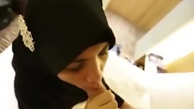 Arabic oriental prostitute wearing naqab fucked in hotel