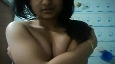 Indian teen showing her boob
