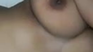 Huge mallu spreading her big boobs
