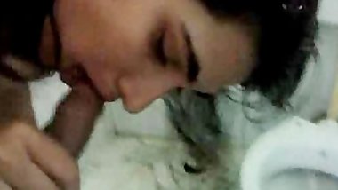 Sexy Desi Indian Amateur Girl Sucking Boyfriend's Dick in Bathroom