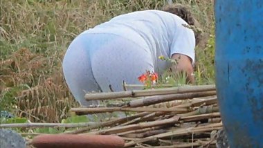 Spying Mom Butt - Chubby Plumper Granny - Mature Ass Booty