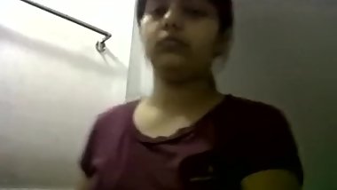 Indian girl show his big boobs and get naked.