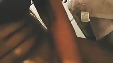 Indian Girl Chut Babs Pussy sex, desi girl bath room hand ko