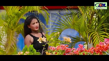 Girl Hot Kiss in Public De De Chuma Tu Libistika Butake New Maithili Song