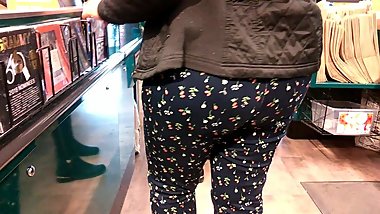 PLuMP BaDoNKeY ASS 'InDiaN' in CHeRRieS PanTs