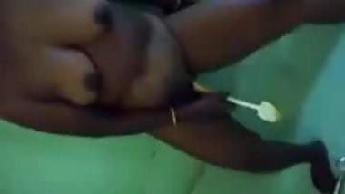 INDIAN AUNTY IN THE BATHROOM