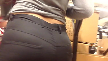 INDIAN GIRL WITH BIG HUGE ROUND BOOTY SPOTTED! AMAZING BUTT
