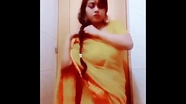 Teen Indian Girl Show Boobs Nd Ass