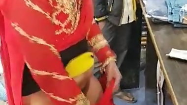 Indian - She bought a shaving razor, but returns it