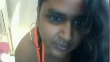 Indian aunty plays on webcam